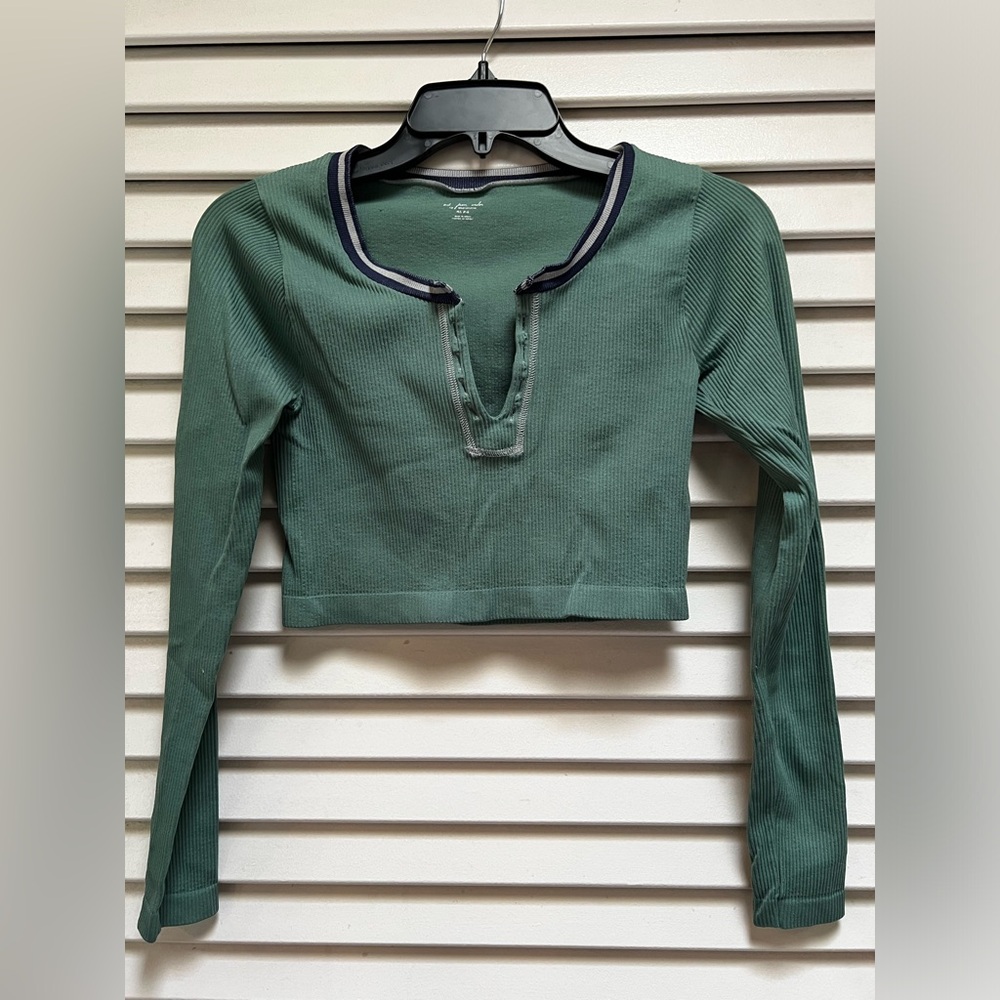 Green ribbed UO shirt